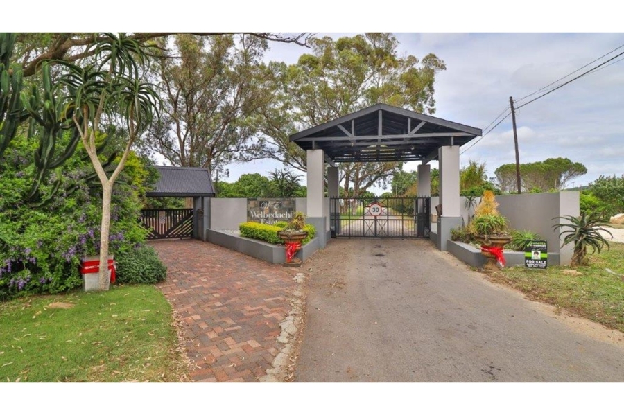6 Bedroom Property for Sale in Lovemore Park Eastern Cape